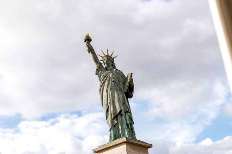 paris-early-evening-dinner-cruise-on-the-river-seine