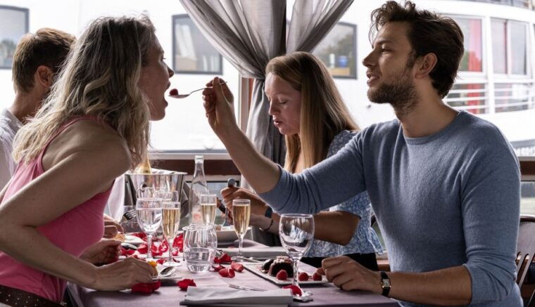 paris-early-evening-dinner-cruise-on-the-river-seine