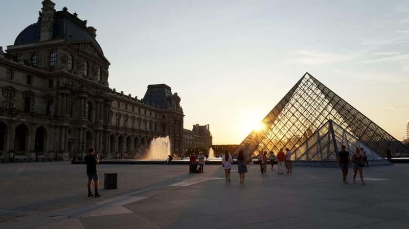 Paris: Eiffel Tower and Seine River Electric Bike Tour - Discovering Paris on Two Wheels