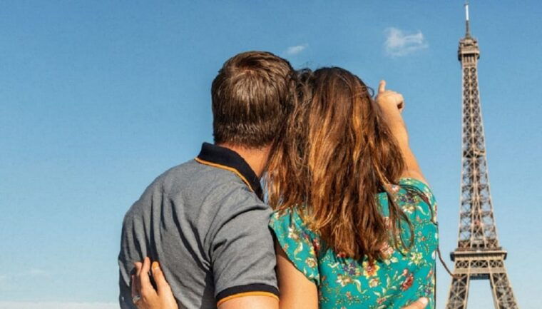 paris-eiffel-tower-dinner-cruise-with-a-moulin-rouge-show