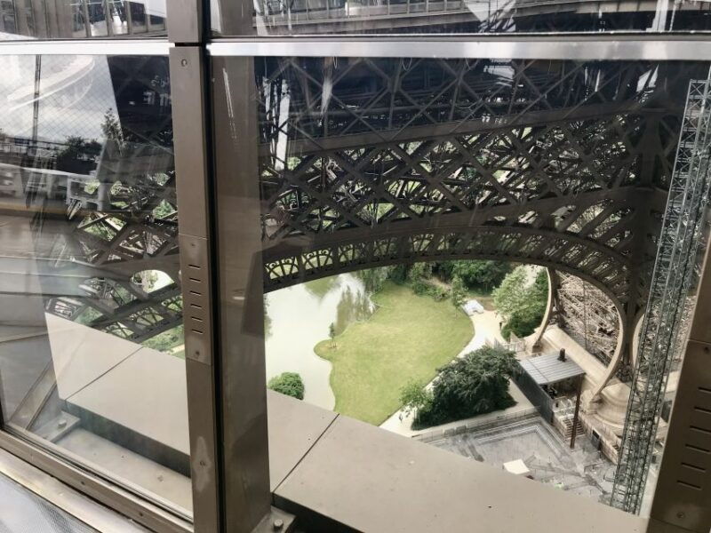 paris-eiffel-tower-guided-tour-with-summit-access