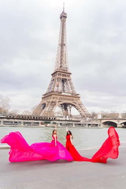 Paris: Eiffel Tower-Louvre Flying-Dress Photoshoot jonadress - Key Points