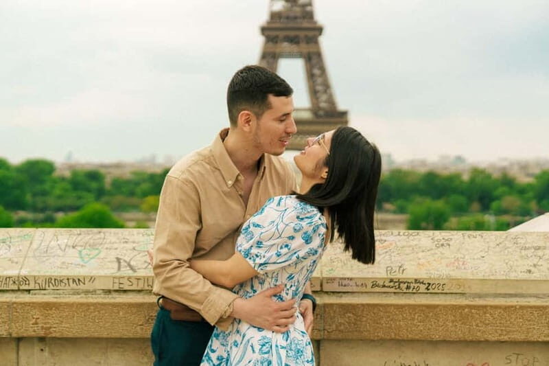 Paris: Eiffel Tower, Montmartre, or Louvre Photoshoot - Key Points