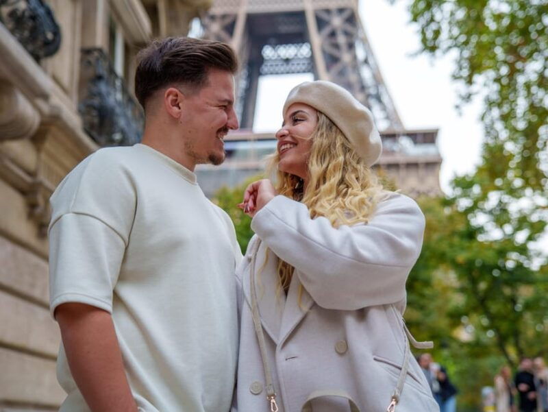 paris-eiffel-tower-photoshoot-with-a-professional