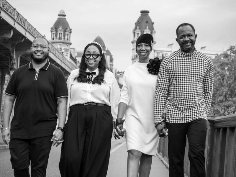 paris-eiffel-tower-private-photoshoot-experience