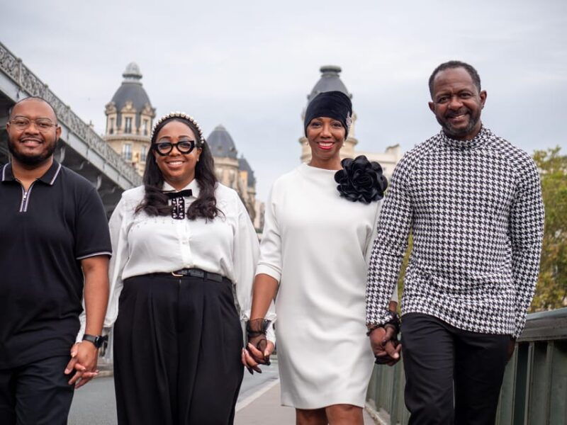 paris-eiffel-tower-private-photoshoot-experience