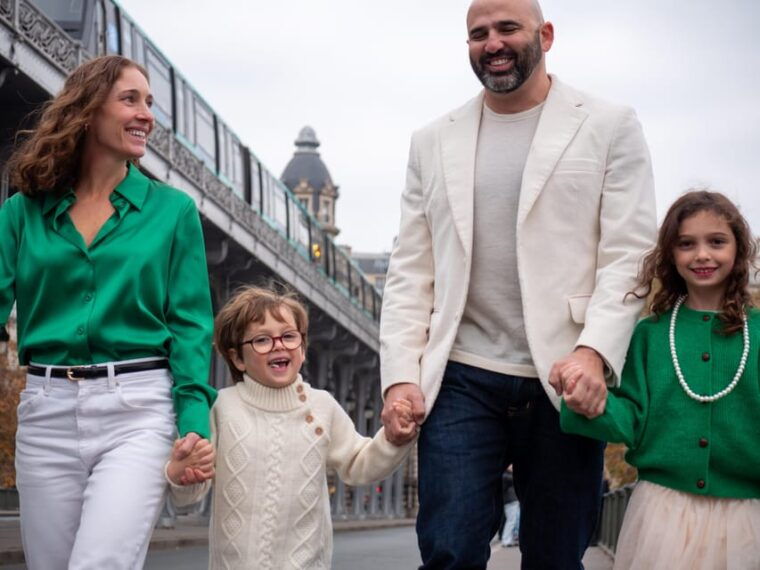 paris-eiffel-tower-private-photoshoot-experience