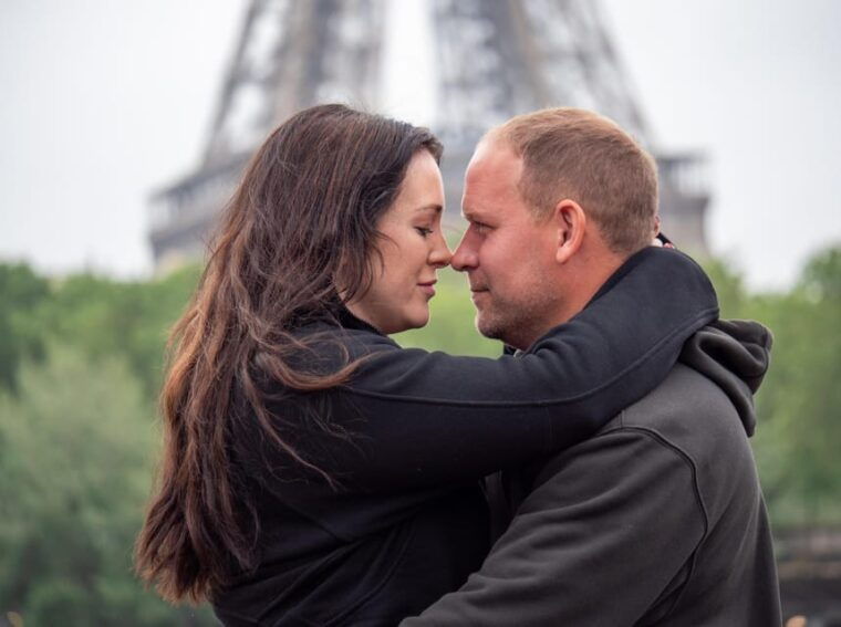 paris-eiffel-tower-private-photoshoot-experience