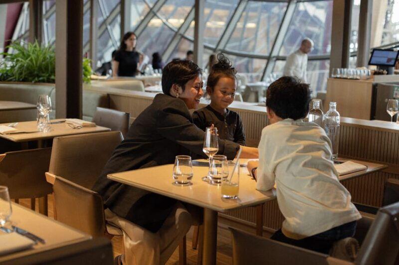 paris-eiffel-towers-madame-brasserie-lunch-experience
