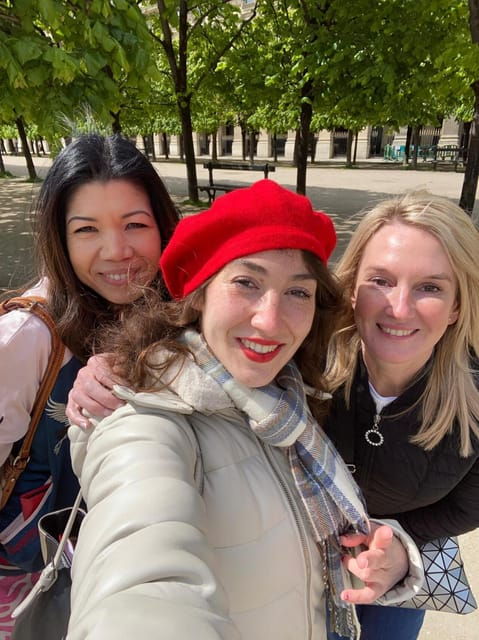 paris-emily-in-paris-walking-tour-small-group