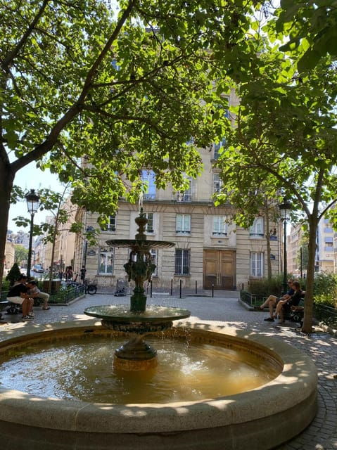 paris-emily-in-paris-walking-tour-small-group