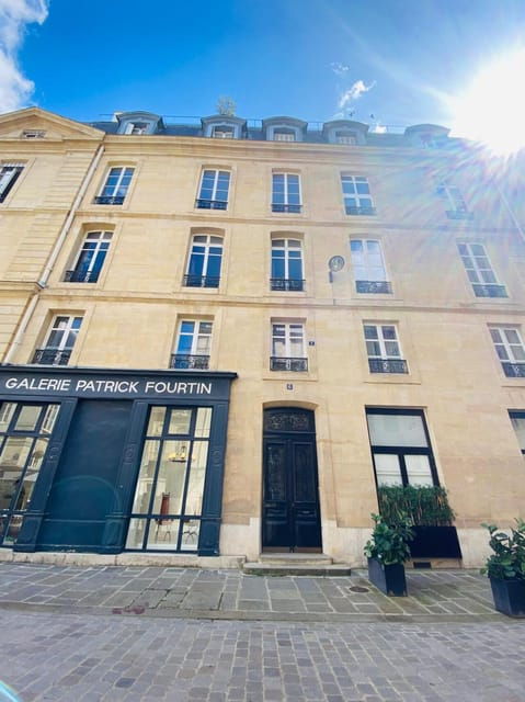 paris-emily-in-paris-walking-tour-small-group