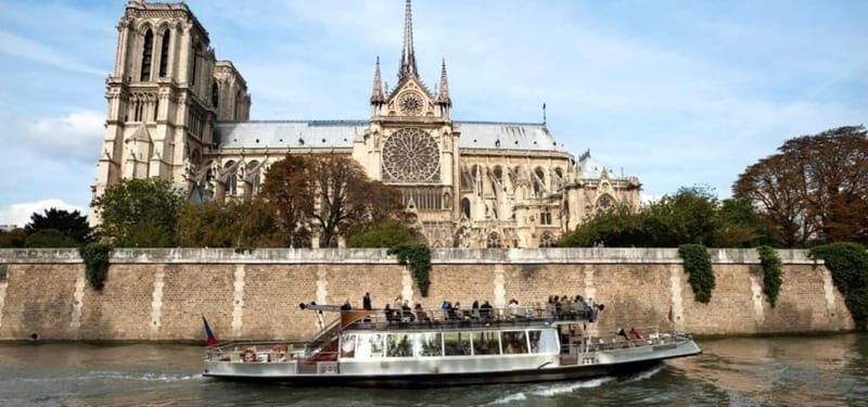 Paris: Evening River Cruise with Champagne from Notre Dame - The Value of This Experience