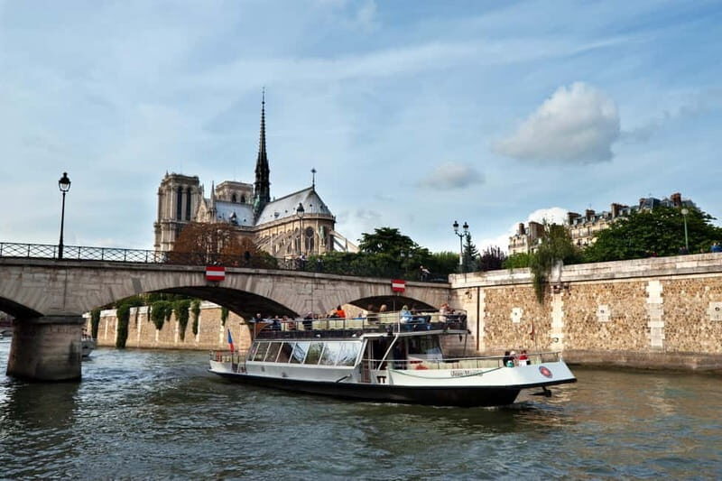 Paris: Evening River Cruise with Champagne from Notre Dame - FAQ