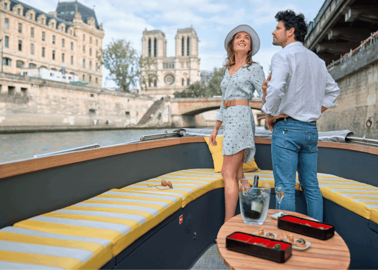 paris-exceptional-private-cruise-aboard-electric-boats