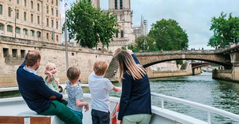 paris-family-friendly-river-seine-guided-cruise