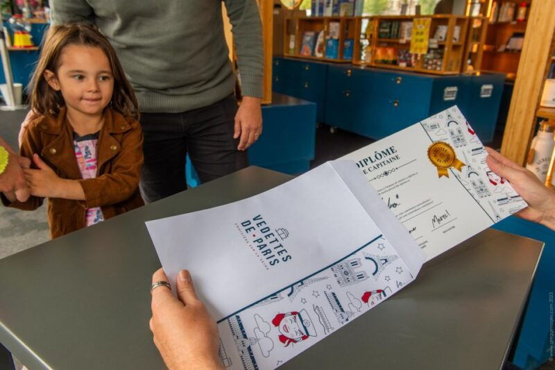 paris-family-friendly-river-seine-guided-cruise