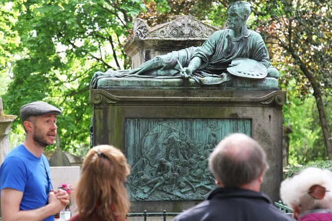 paris-famous-graves-of-pere-lachaise-cemetery-guided-tour