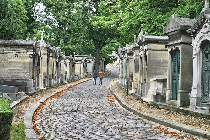 paris-famous-graves-of-pere-lachaise-cemetery-guided-tour