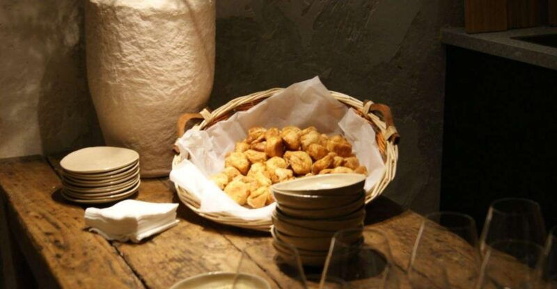 paris-french-wine-tasting-in-montmartre