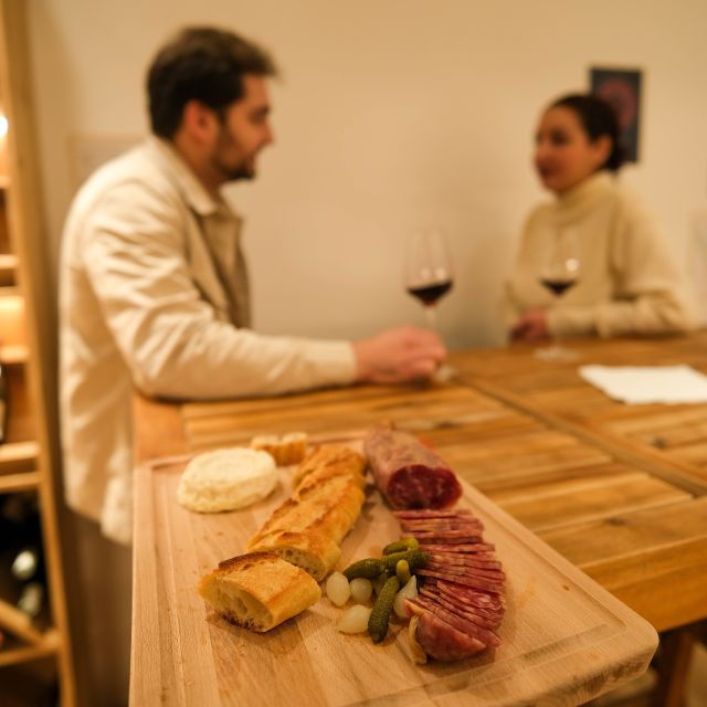 paris-french-wine-tasting-in-montmartre