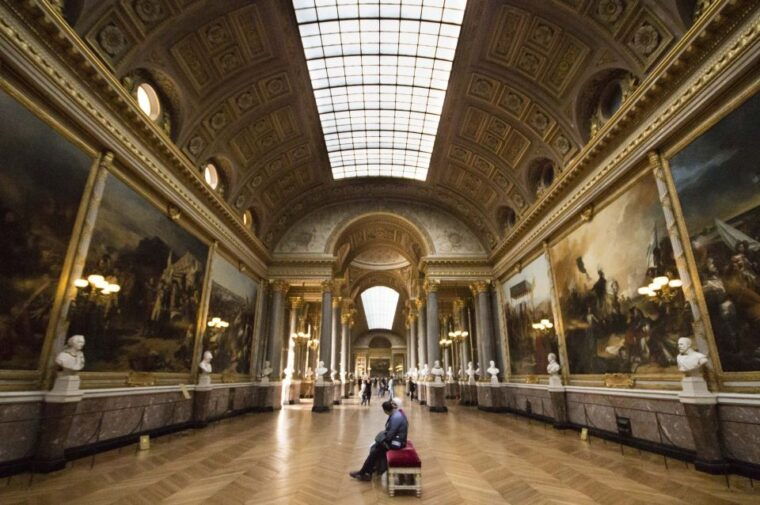 paris-gardens-of-versailles-walking-tour-palace-entry