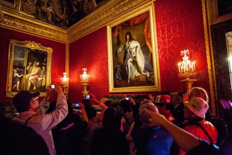 paris-gardens-of-versailles-walking-tour-palace-entry