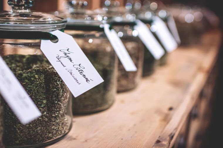 paris-gin-making-workshop-with-tasting-bottle-in-english