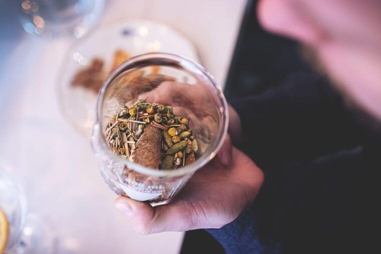 paris-gin-making-workshop-with-tasting-bottle-in-english