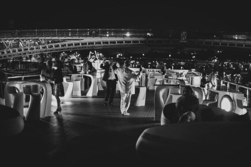paris-gourmet-dinner-cruise-on-seine-river-with-live-music