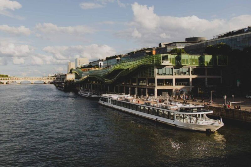 paris-gourmet-dinner-cruise-on-seine-river-with-live-music