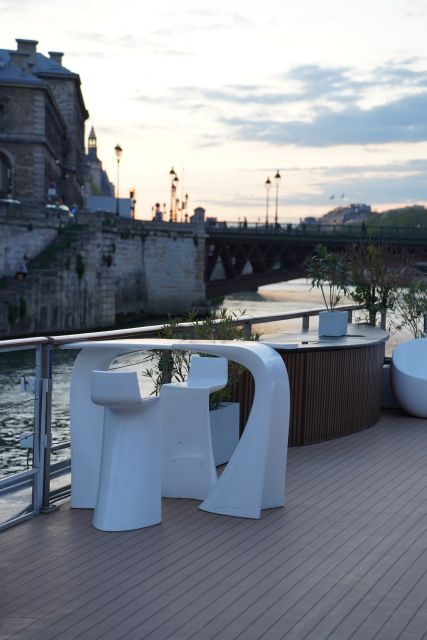 paris-gourmet-dinner-cruise-on-seine-river-with-live-music