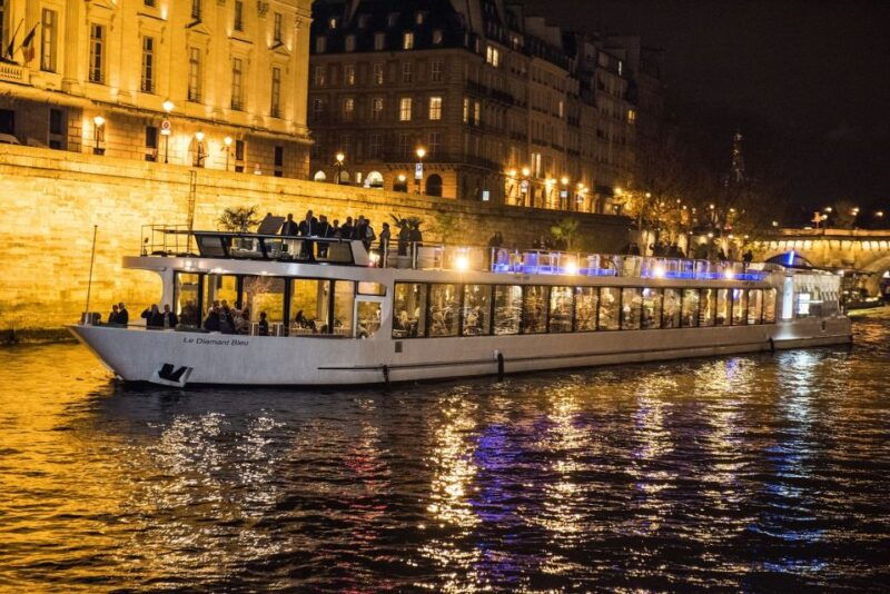 paris-gourmet-dinner-cruise-on-seine-river-with-live-music