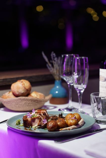 paris-gourmet-dinner-cruise-on-seine-river-with-live-music