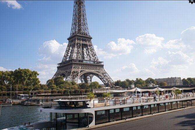 paris-gourmet-dinner-seine-river-cruise-with-singer-and-dj-set