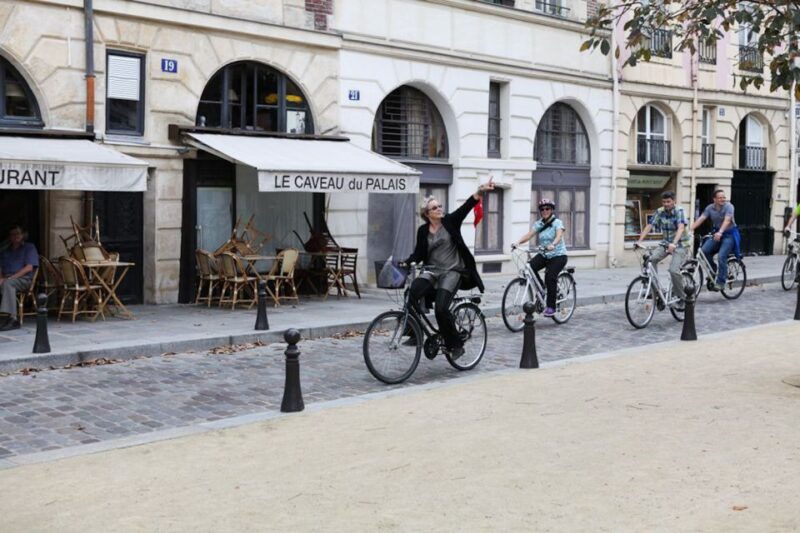 paris-guided-bike-tour-greatest-monuments-of-the-capital