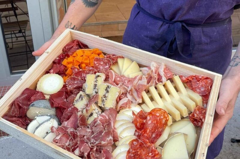 paris-guided-montmartre-walking-tour-with-food-wine