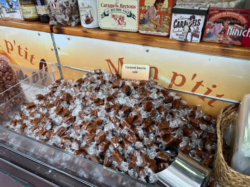 paris-guided-montmartre-walking-tour-with-food-wine