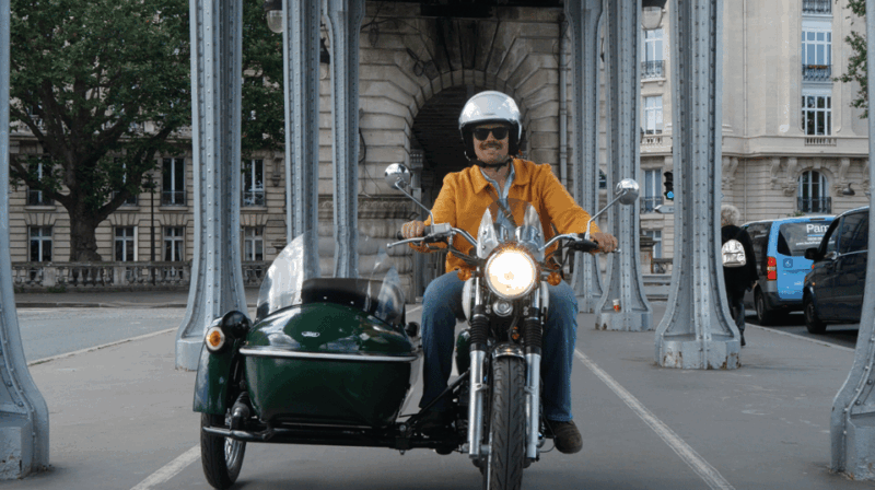 paris-guided-side-car-tour-with-bottle-of-champagne
