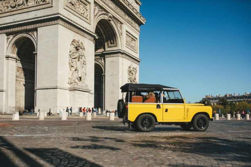 paris-guided-tour-in-a-vintage-land-rover