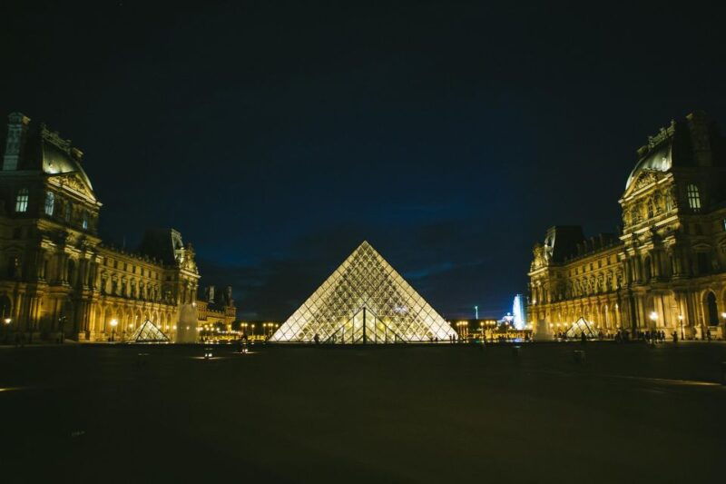 paris-halloween-walking-tour-ghost-stories-small-group