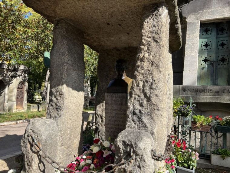 paris-haunted-pere-lachaise-cemetery-guided-tour-2