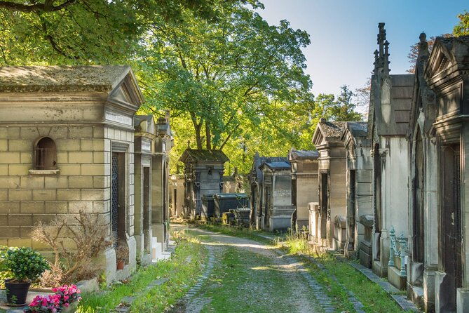 paris-haunted-pere-lachaise-cemetery-guided-tour