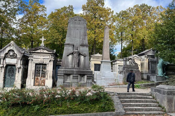 paris-haunted-pere-lachaise-cemetery-guided-tour