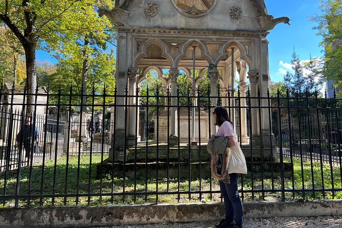 paris-haunted-pere-lachaise-cemetery-guided-tour