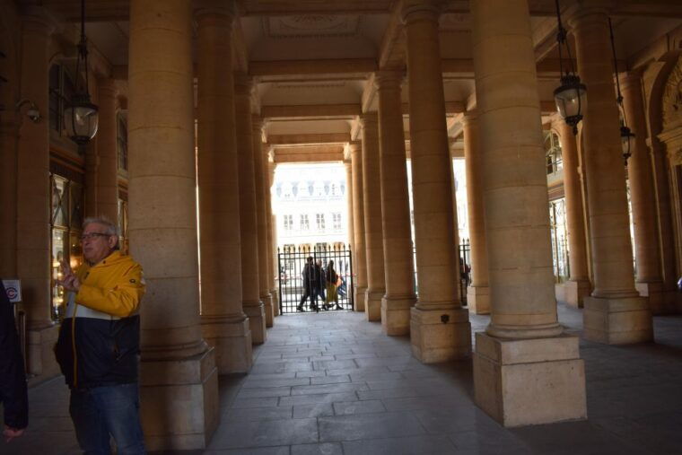 paris-highlights-of-parisians-paris-guided-tour