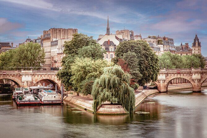 Paris Historic Islands Walk: Seine, Notre Dame & Louvre Views - Exploring Paris’s Historic Islands: A Guided Walk Through the Heart of the City