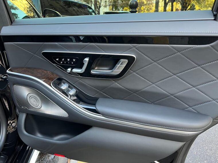 paris-historic-monuments-private-mercedes-limousine-charter