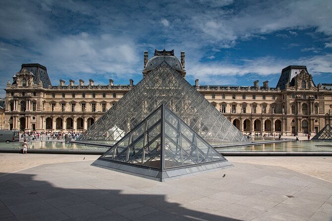paris-hop-on-hop-off-and-louvre-museum