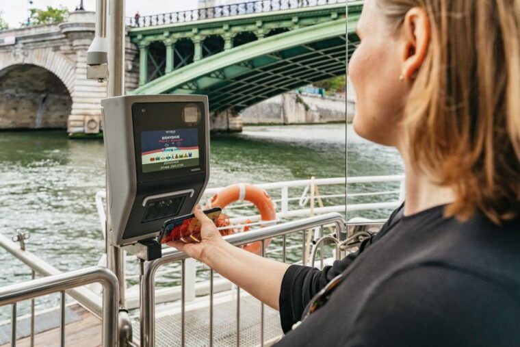 paris-hop-on-hop-off-seine-cruise-pass-with-9-stops